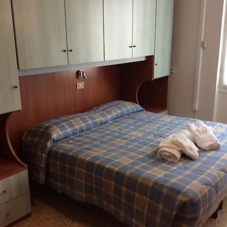 Hotel Aurora 2*